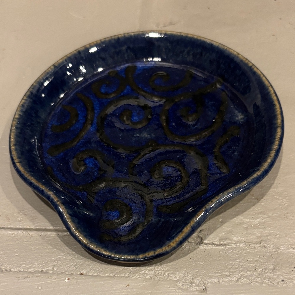 Handmade Blue Pottery Spoon Rest with Swirl Design‎
